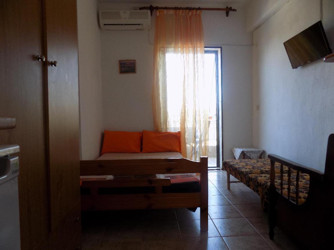 Dialekti Studios Toroni Luaran gambar