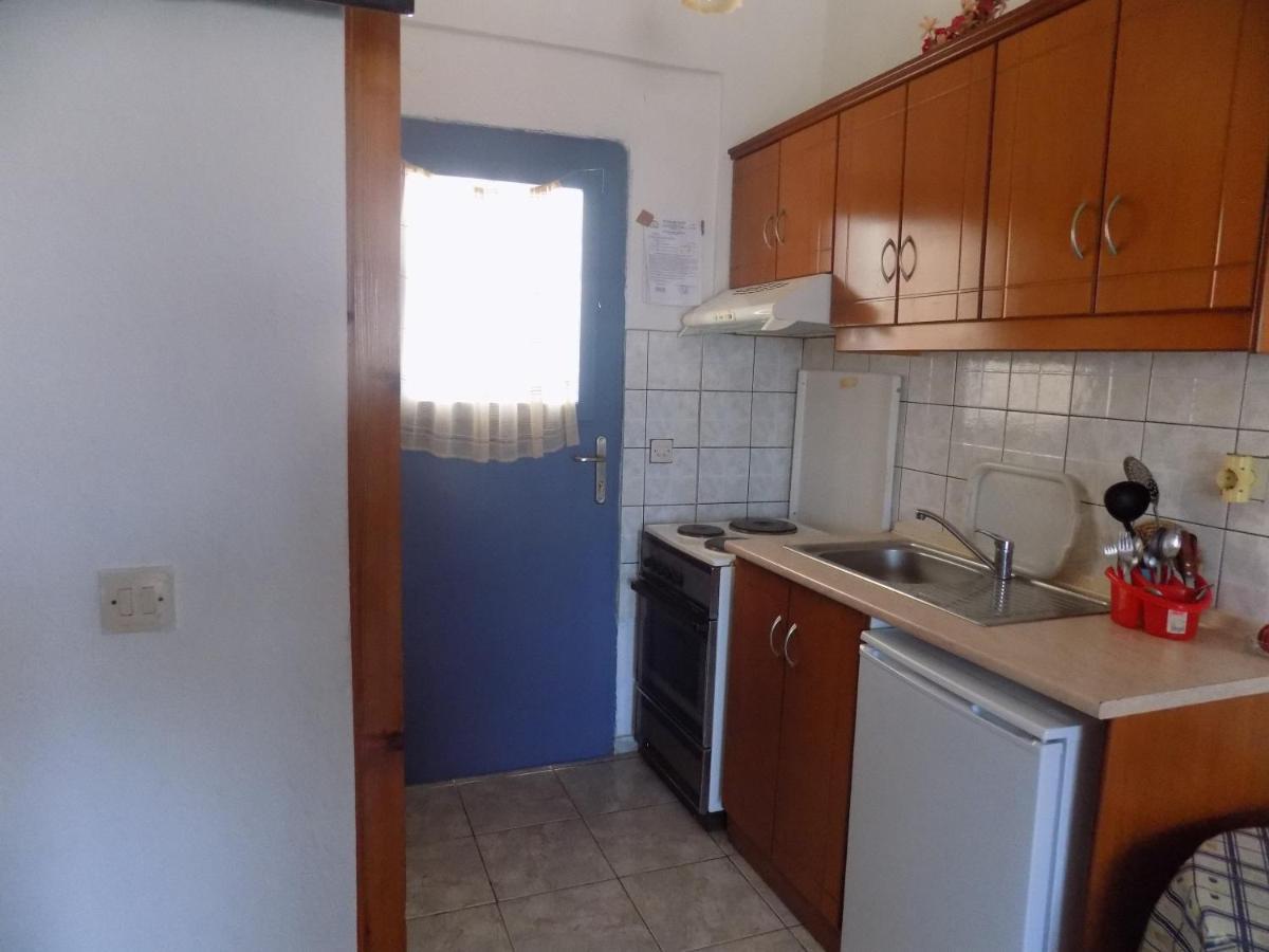 Dialekti Studios Toroni Luaran gambar