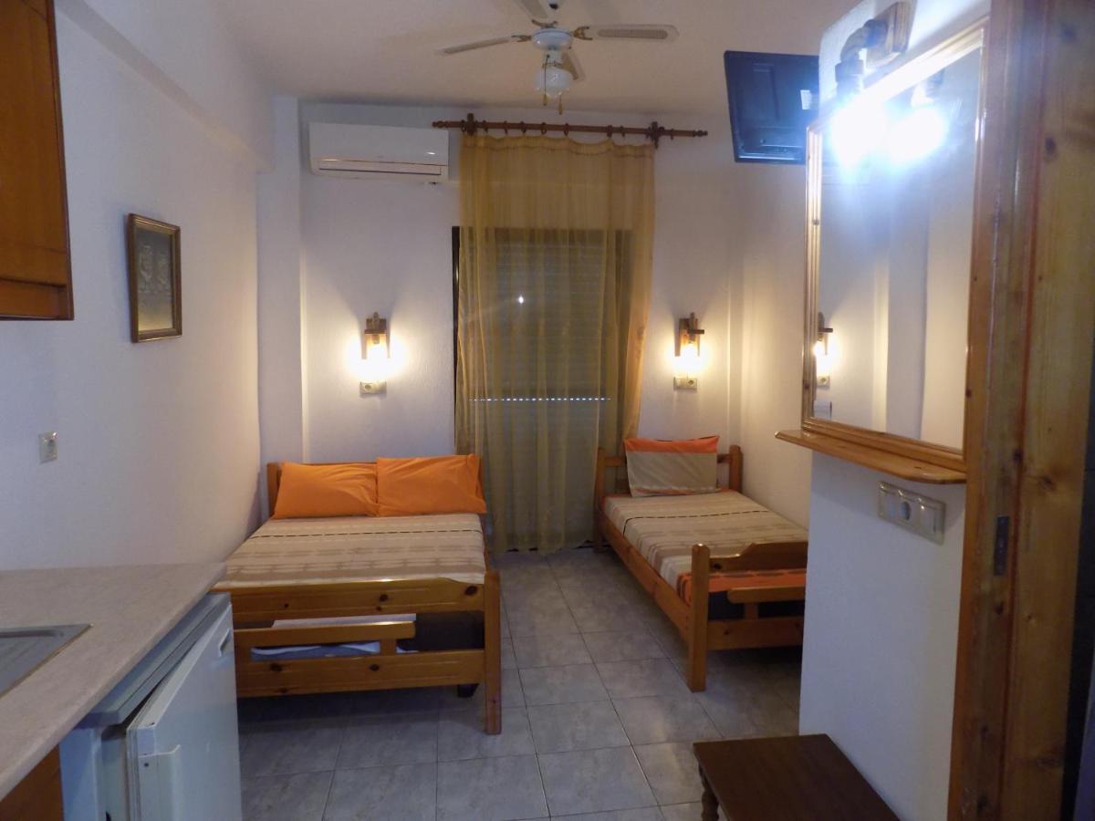 Dialekti Studios Toroni Luaran gambar